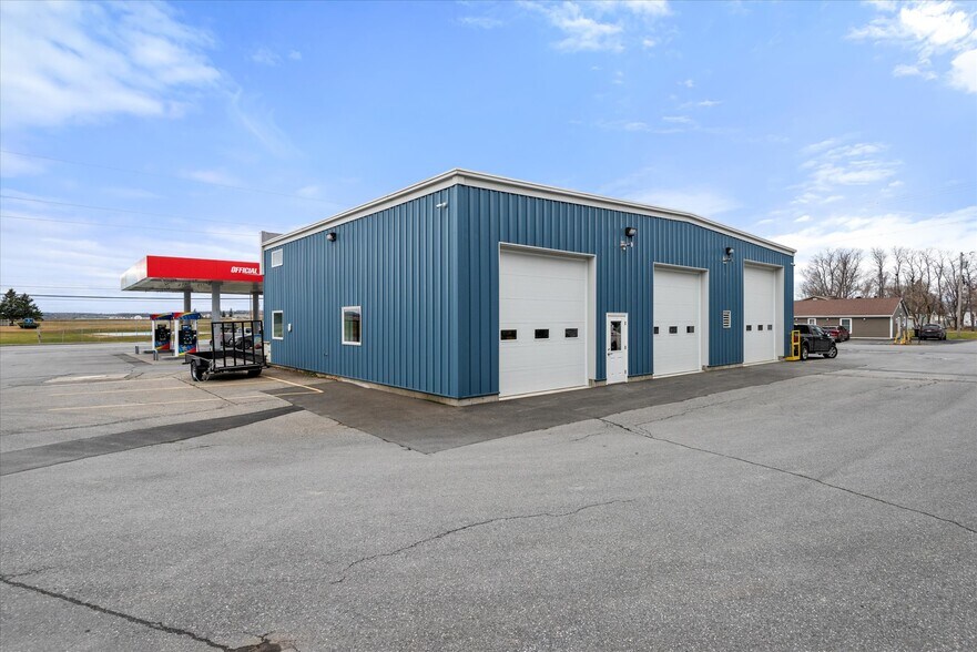 More Photos Of 86 Parsons St, Presque Isle Service Station For Sale