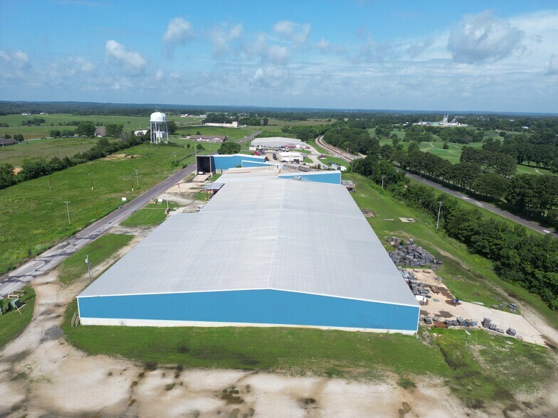 More Photos Of 1301 Industrial Park Rd, Mountain Grove Warehouse For Lease