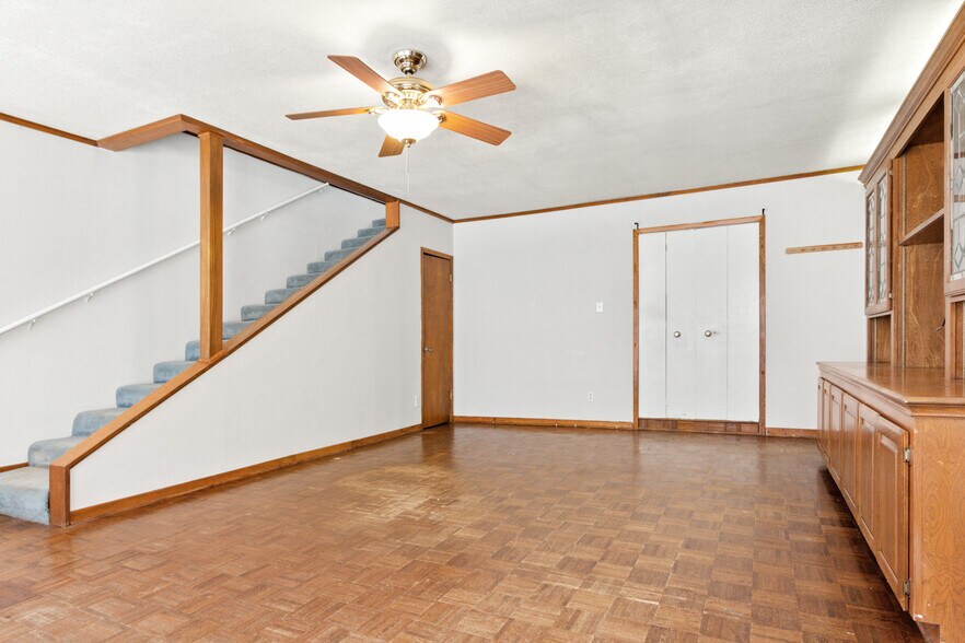 More Photos Of 215 Jasanda Way, Mesquite Specialty For Sale