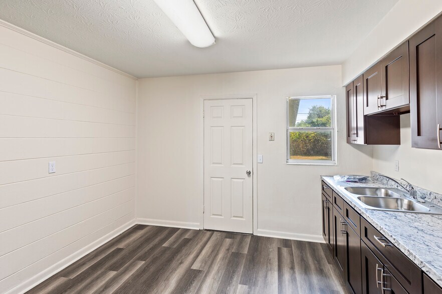 More Photos Of 283 SW Davaca Gln, Lake City Multifamily For Sale