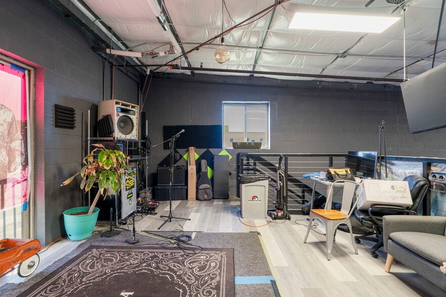 More Photos Of 2100 Double Creek Dr, Round Rock Warehouse For Sale