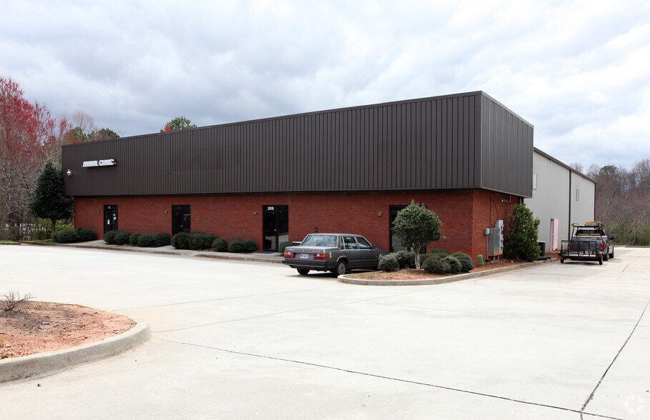 More Photos Of 205-211 Mcdonough Pky, McDonough Unknown For Lease