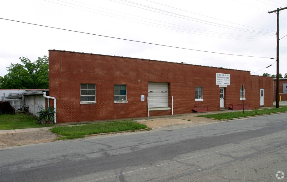 More Photos Of 230 Hawkins St, Burlington Warehouse For Lease
