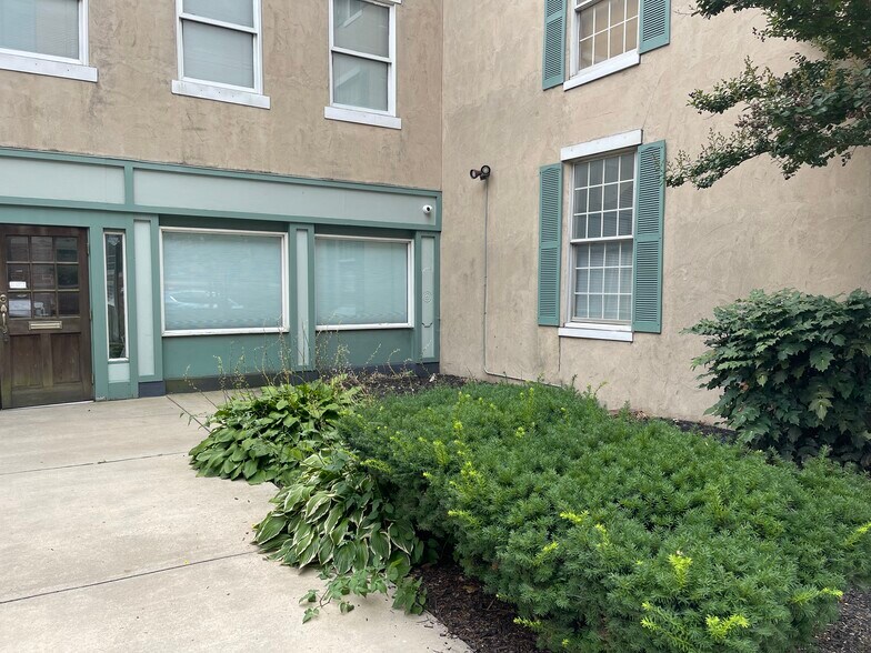 More Photos Of 100 E Pennsylvania Ave, Towson General Retail For Lease