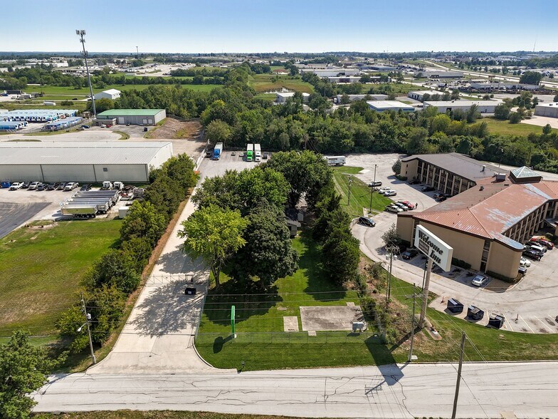 More Photos Of 3560 E Evergreen St, Springfield Office For Sale