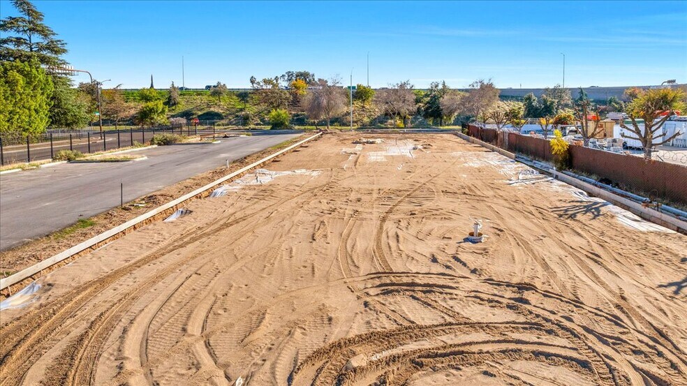 More Photos Of 4630 E Olive Ave, Fresno Warehouse For Sale