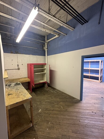 More Photos Of 1972 Central Ave, Cincinnati Flex For Lease