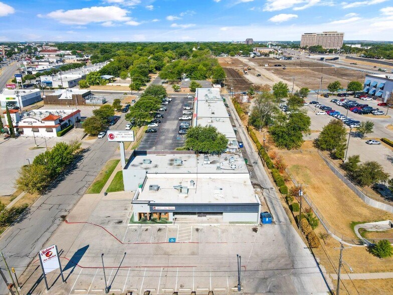 More Photos Of 5700-5730 Locke Ave, Fort Worth Unknown For Lease