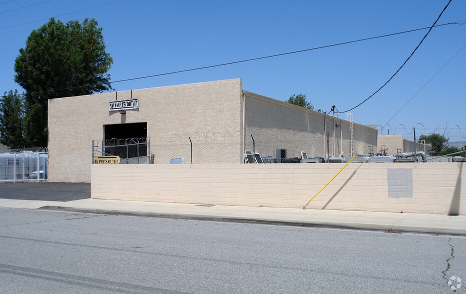 More Photos Of 817-873 W 9th St, San Jacinto Warehouse For Lease