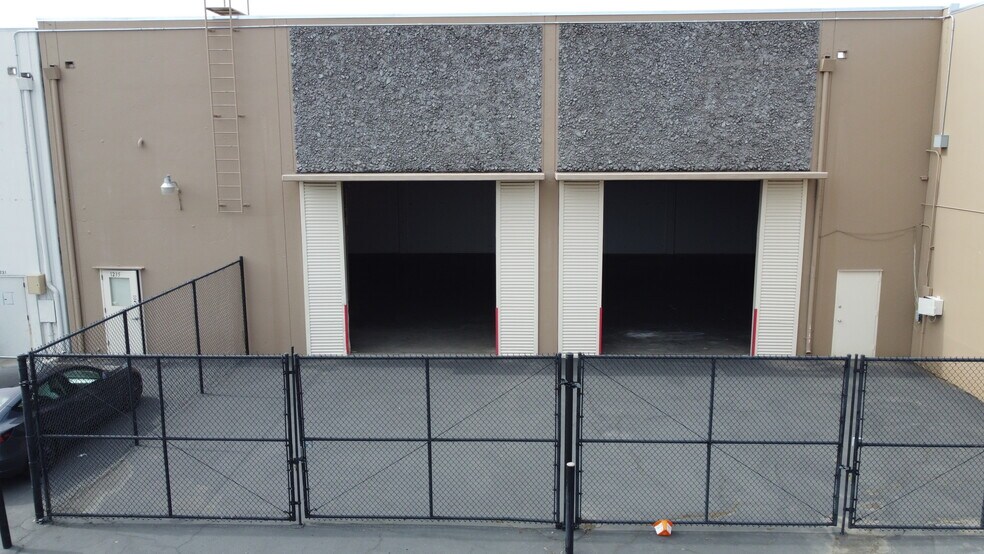 More Photos Of 2151 Blumenfeld Dr, Sacramento Manufacturing For Lease