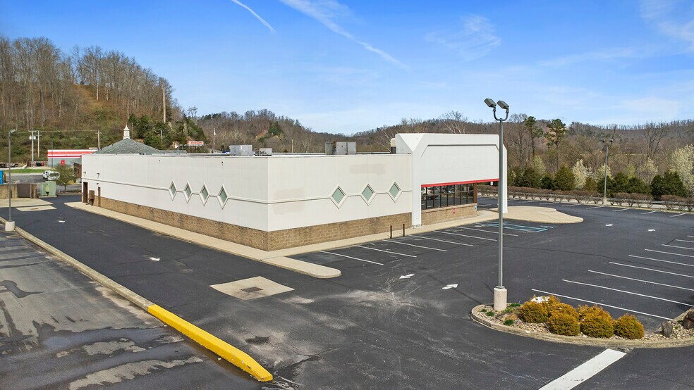 More Photos Of 60 Business US 23 N, Louisa Freestanding For Lease