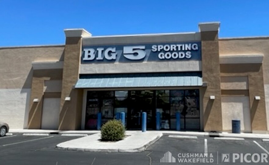 More Photos Of 714 W Calle Arroyo Sur, Green Valley Freestanding For Lease