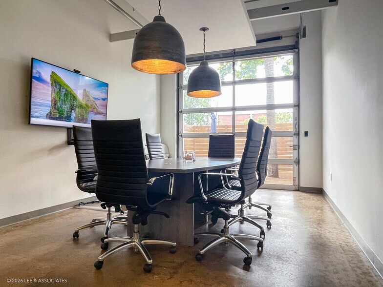 More Photos Of 100-112 SW 6th St, Gainesville Office For Lease