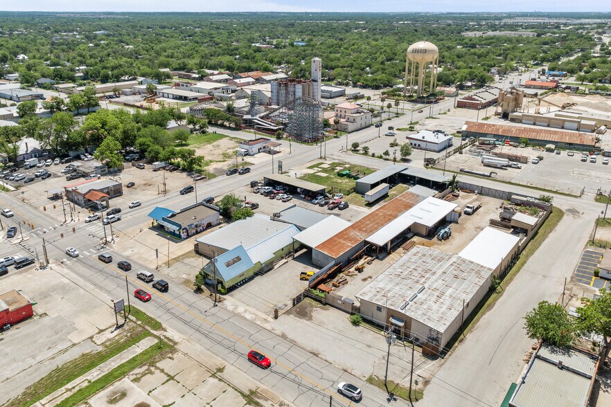 More Photos Of 1308 N Austin, Seguin Freestanding For Lease