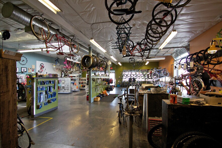 More Photos Of 3216-3228 SE 21st Ave, Portland Storefront For Lease