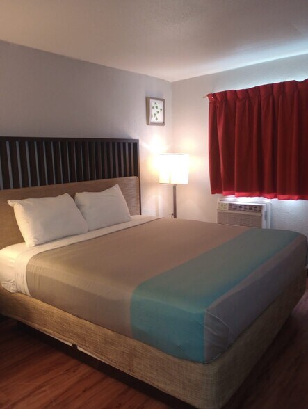 More Photos Of 2501 52nd Ave, Moline Hotel For Sale