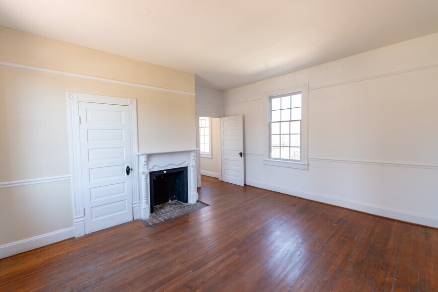 More Photos Of 115 S Jackson St, Salisbury Restaurant For Lease