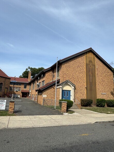 More Photos Of 264 Harrison Ave, Passaic Office For Sale
