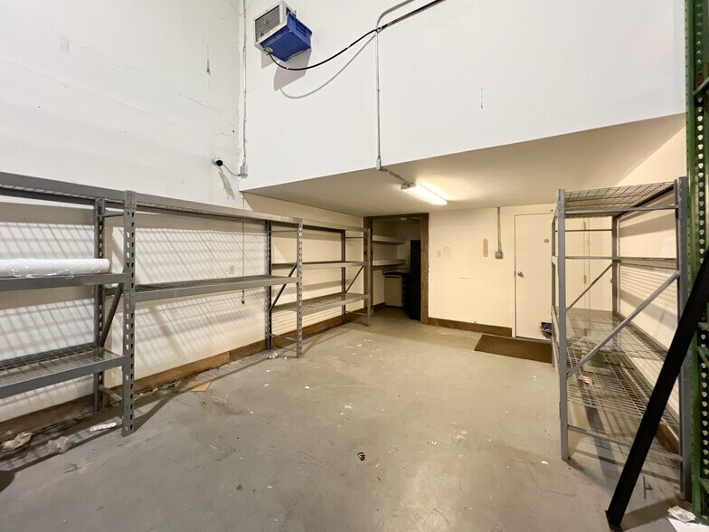 More Photos Of 2201 Greenwood St, Kenner Flex For Sale