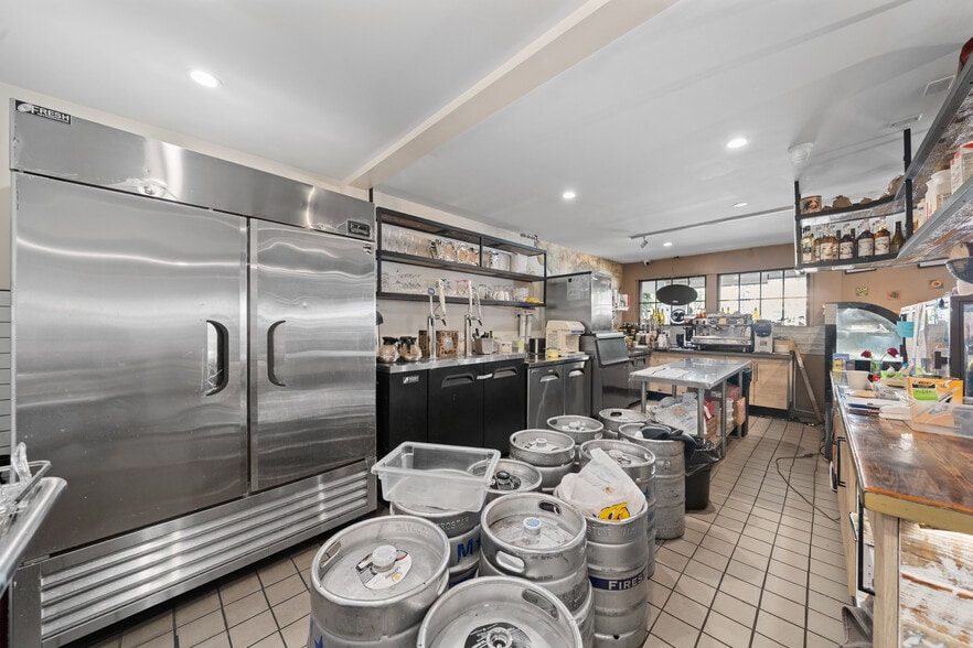 More Photos Of 228 S Oxford Ave, Los Angeles Restaurant For Sale