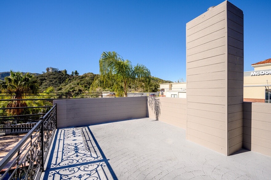 More Photos Of 6500 Foothill Blvd, Tujunga Restaurant For Sale