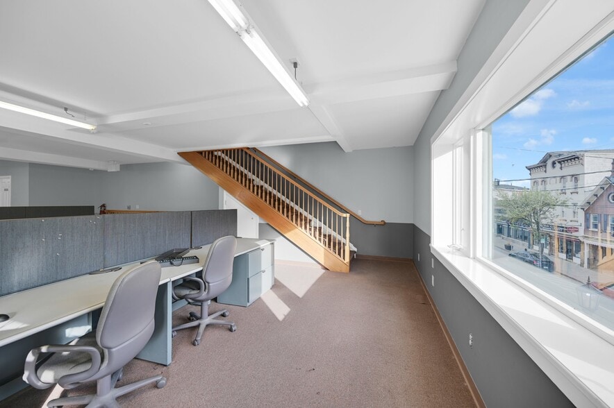 More Photos Of 170-172 Spring St, Newton Office For Sale