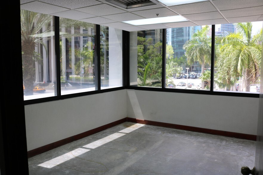 More Photos Of 1110 Brickell Ave, Miami Office For Lease