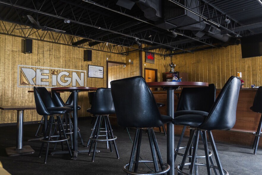 More Photos Of 8919 N 30th St, Omaha Storefront For Lease