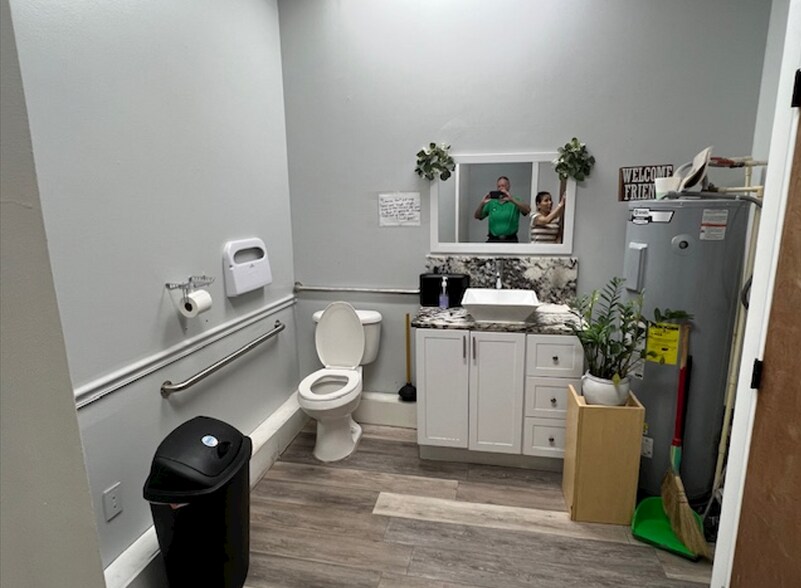 More Photos Of 4410 W Hillsborough Ave, Tampa Storefront Retail Office For Lease