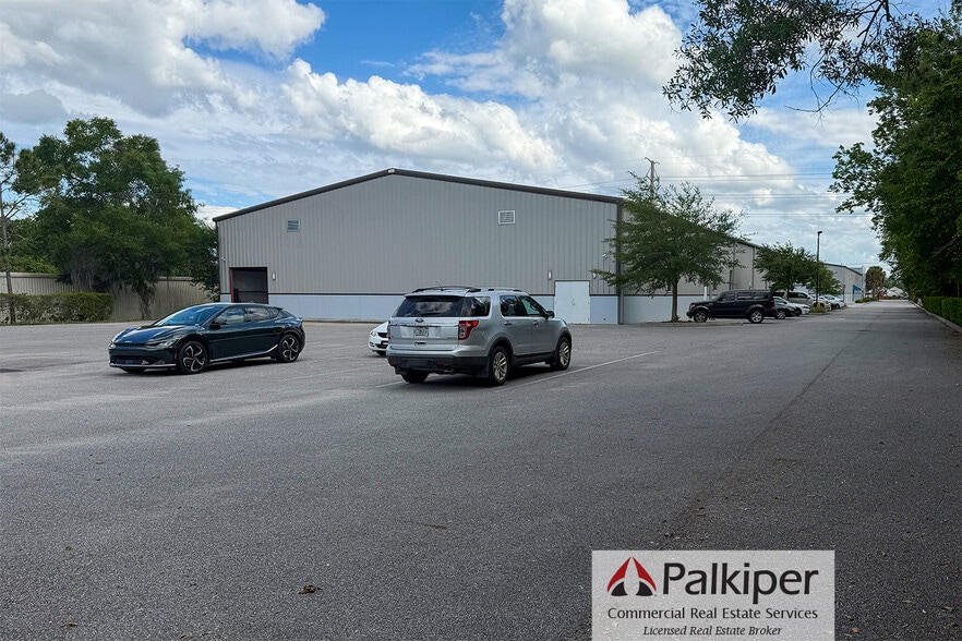 More Photos Of 14180 E Colonial Dr, Orlando Warehouse For Lease