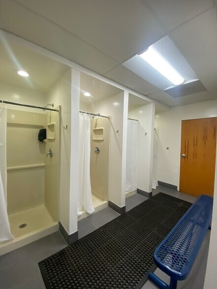 More Photos Of 20 Country Club Dr, Downingtown Medical For Lease