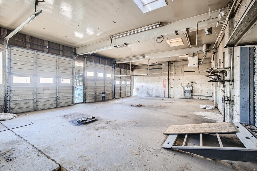 More Photos Of 404 S Circle Dr, Colorado Springs Auto Repair For Sale