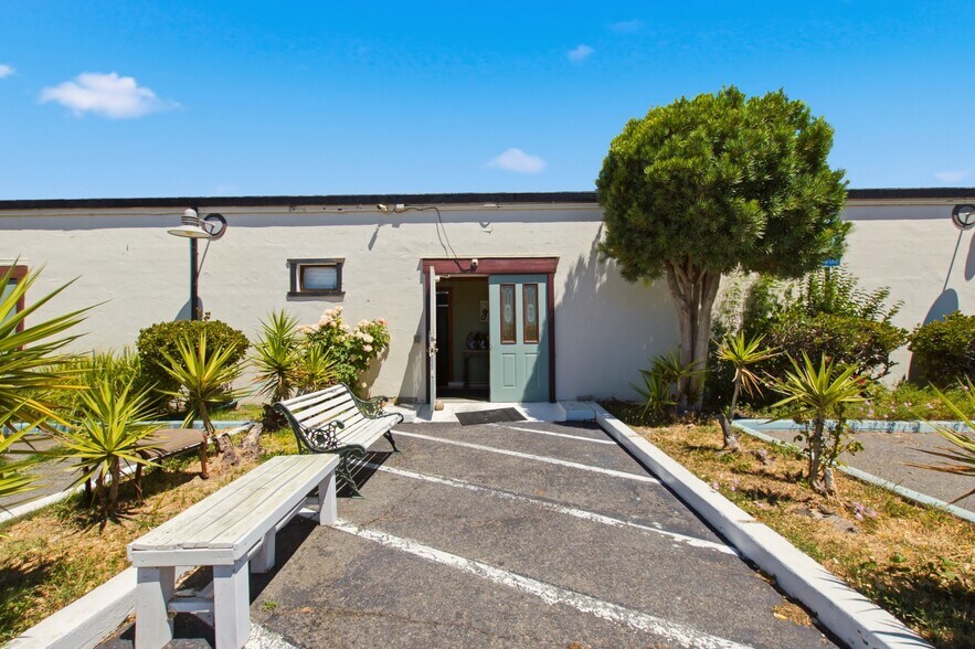More Photos Of 1319-1323 W Texas St, Fairfield Freestanding For Sale