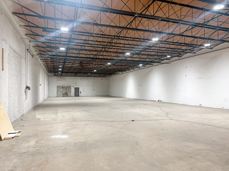 More Photos Of 2185 E 10th Ave, Hialeah Warehouse For Lease