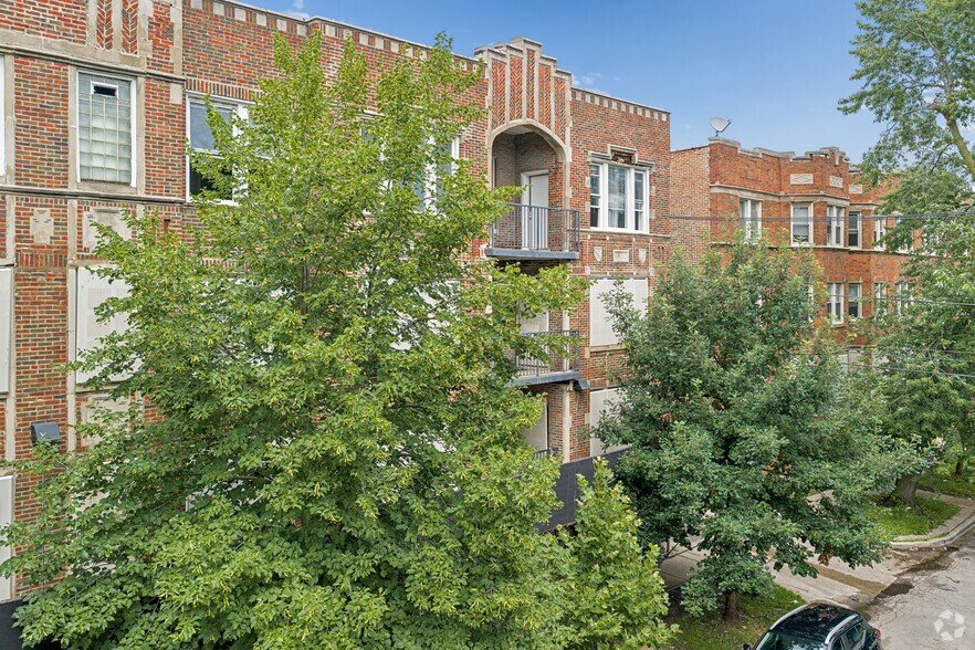 More Photos Of 7549 S Kingston Ave, Chicago Apartments For Sale