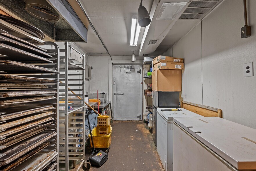 More Photos Of 3044 Deans Bridge Rd, Augusta Restaurant For Sale