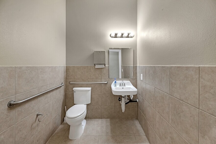 More Photos Of 4501 Cartwright Rd, Missouri City Medical For Sale