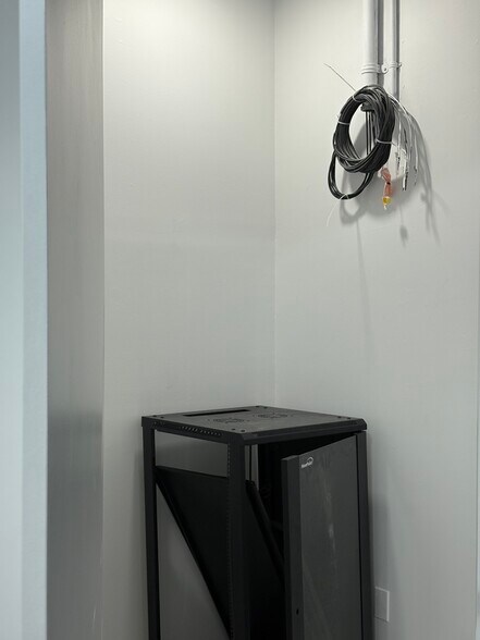 More Photos Of 1545 N Park Dr, Weston Office For Lease