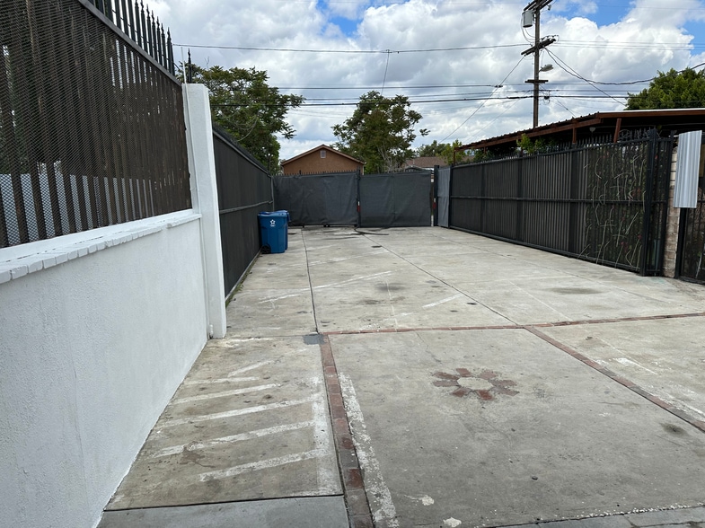 More Photos Of 13173 Van Nuys Blvd, Pacoima Storefront Retail Office For Sale