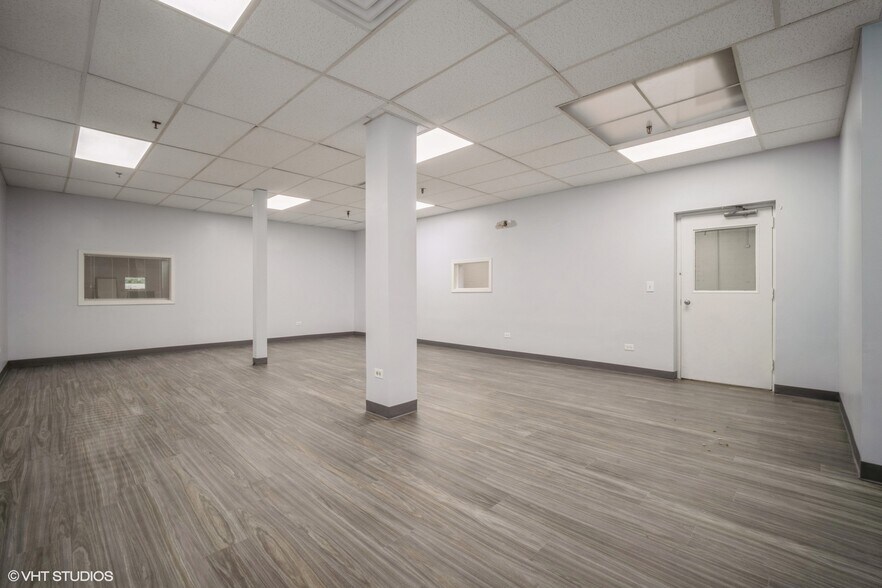 More Photos Of 2068-2068 S Foster Ave, Wheeling Manufacturing For Lease