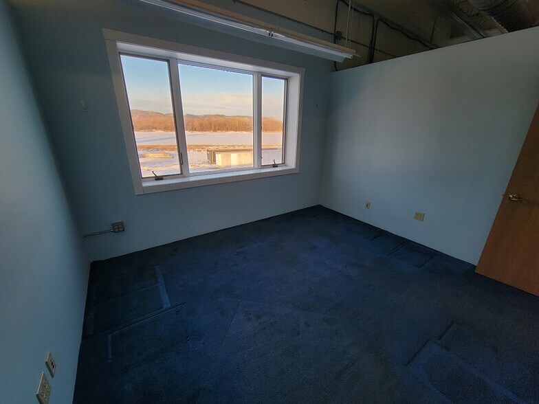 More Photos Of 904 2nd St, Winona Manufacturing For Lease