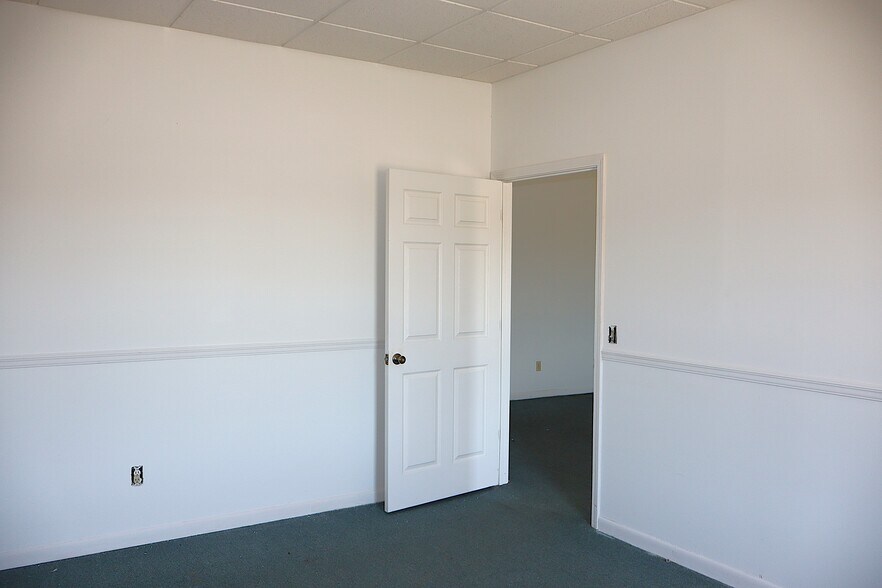 More Photos Of 501 Plaza Dr, Enterprise Storefront Retail Office For Sale
