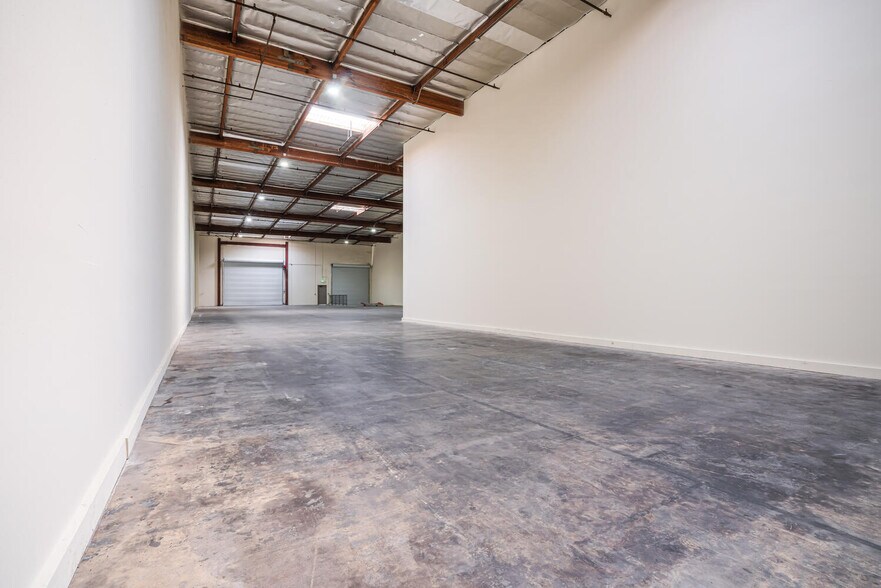More Photos Of 17022 S Montanero Ave, Carson Warehouse For Lease