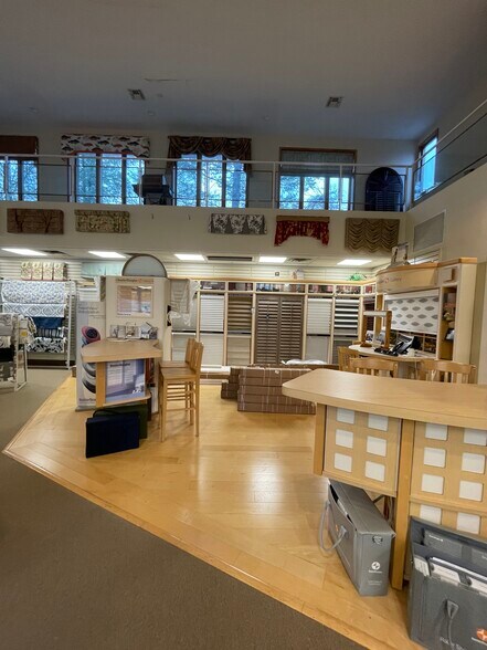 More Photos Of 59 Sunrise hwy, East Islip Freestanding For Lease