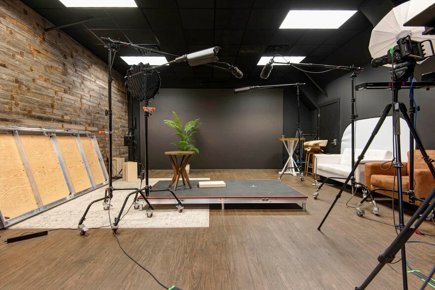 More Photos Of 1531 E Bradford Pky, Springfield Medical For Lease