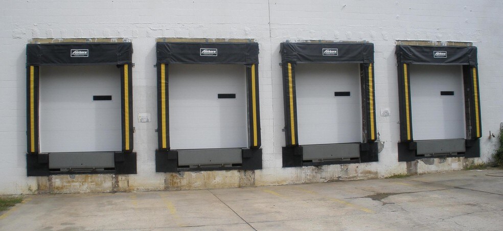 More Photos Of 332 Applegarth Rd, Monroe Township Warehouse For Lease