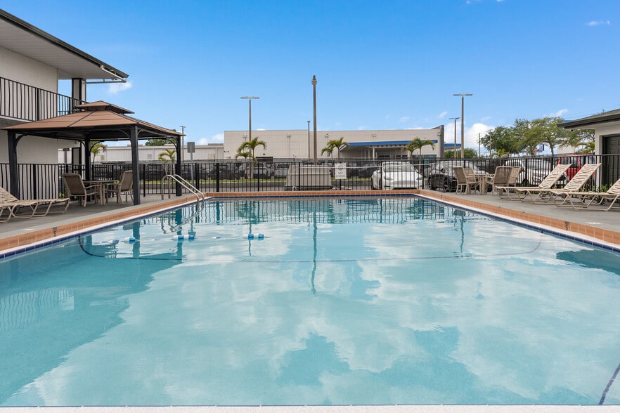 More Photos Of 3956 W Colonial Dr, Orlando Hotel For Sale