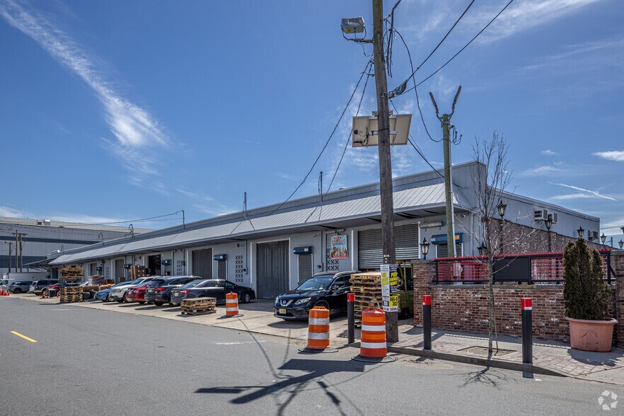 More Photos Of 202-220 Vanderpool St, Newark Warehouse For Lease