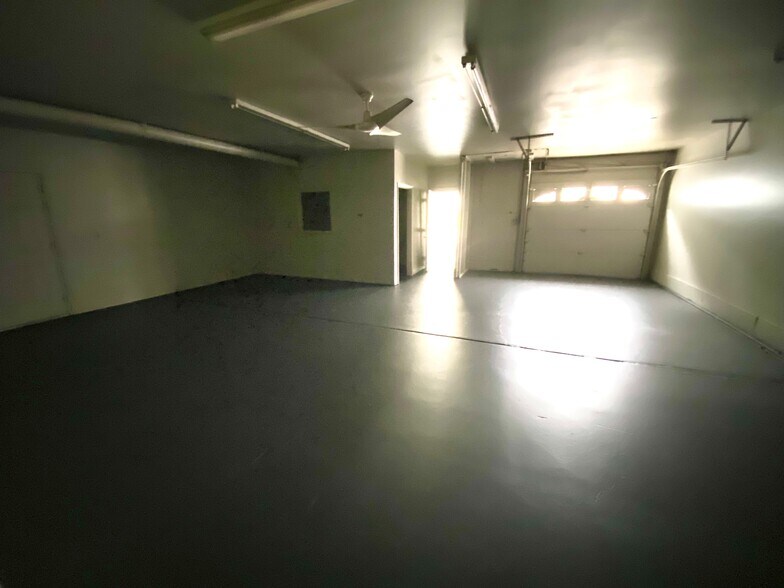 More Photos Of 330-336 E Main St, Twin Lakes General Retail For Lease