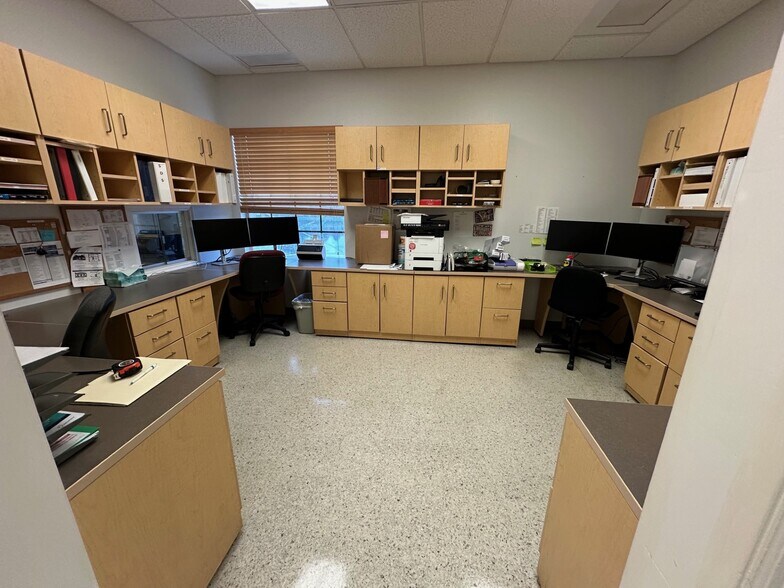 More Photos Of 842 Sunset Lake Blvd, Venice Medical For Lease